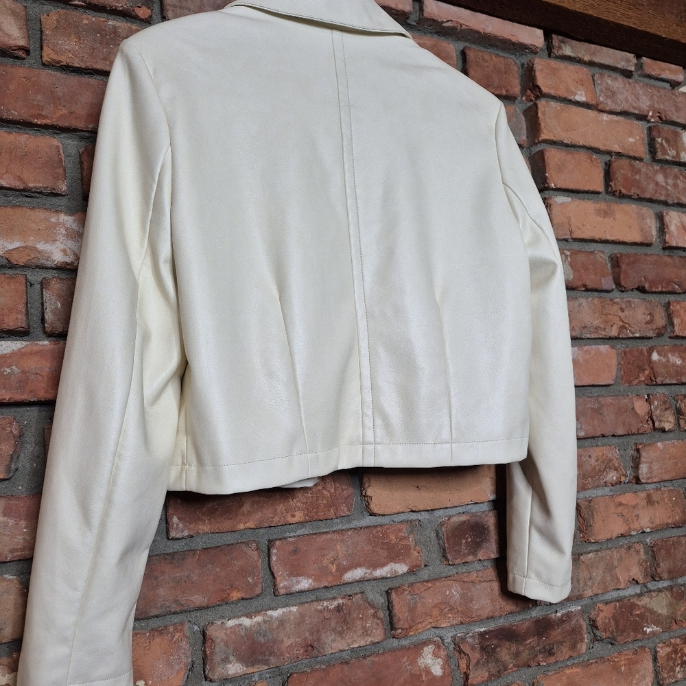 Bagatelle Ivory Faux Leather Cropped Blazer Gold Button Jacket M - Picture 9 of 14
